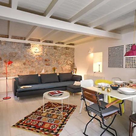 度假居 Charming Stone House With Courtyard *