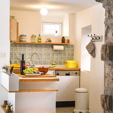 Charming Stone House With Courtyard Ferienhaus *