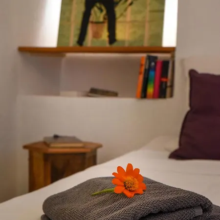 Charming Stone House With Courtyard Dom wakacyjny
