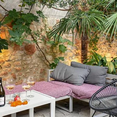 Dom wakacyjny Charming Stone House With Courtyard Stari Grad (Hvar)