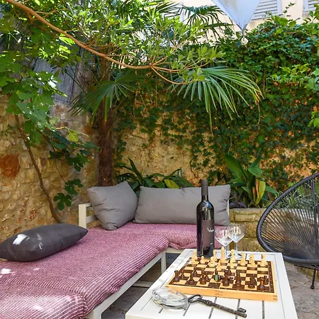 Charming Stone House With Courtyard Dom wakacyjny *